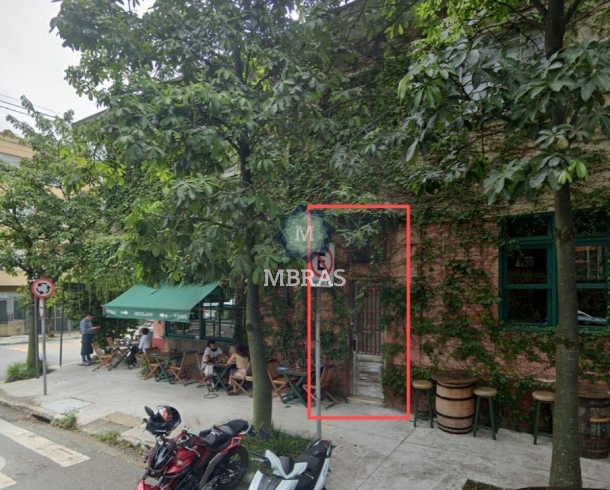 POÉTICA CASA COM MURO DE HERAS AO LADO DO TABERNA 474