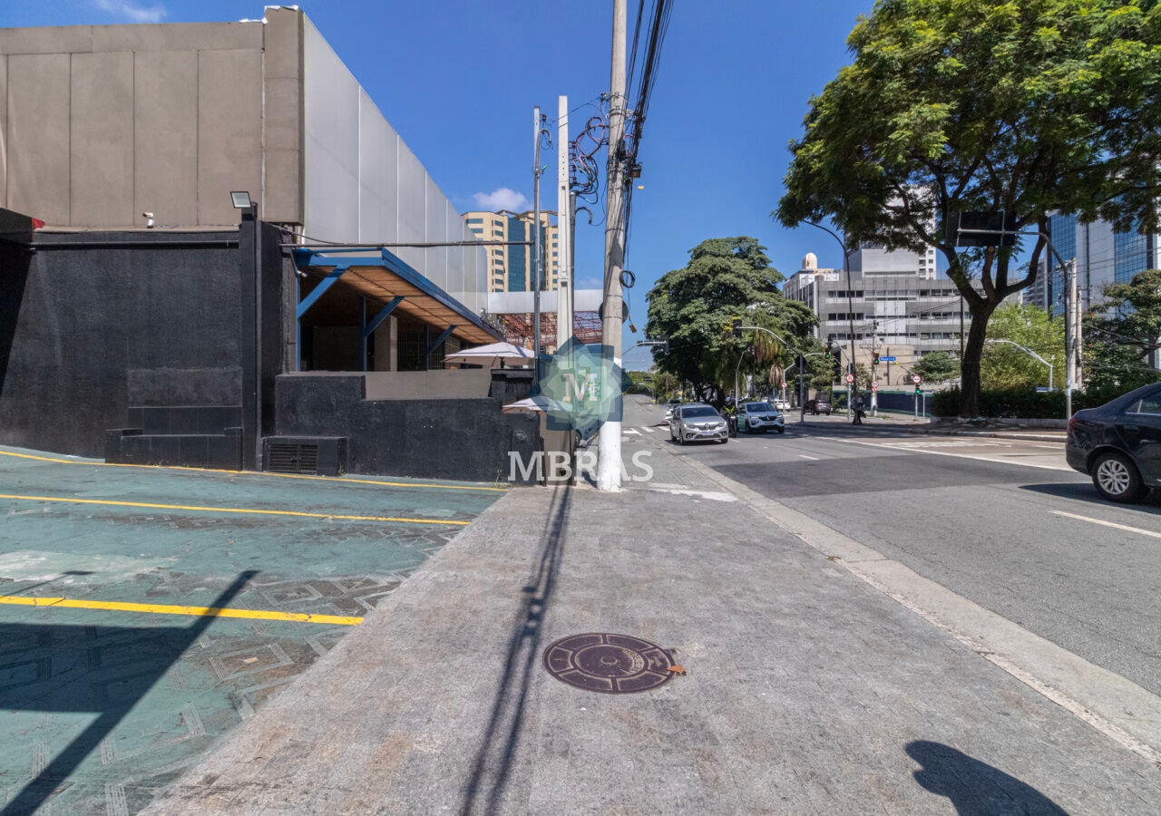 Casa comercial na Avenida Ibirapuera
