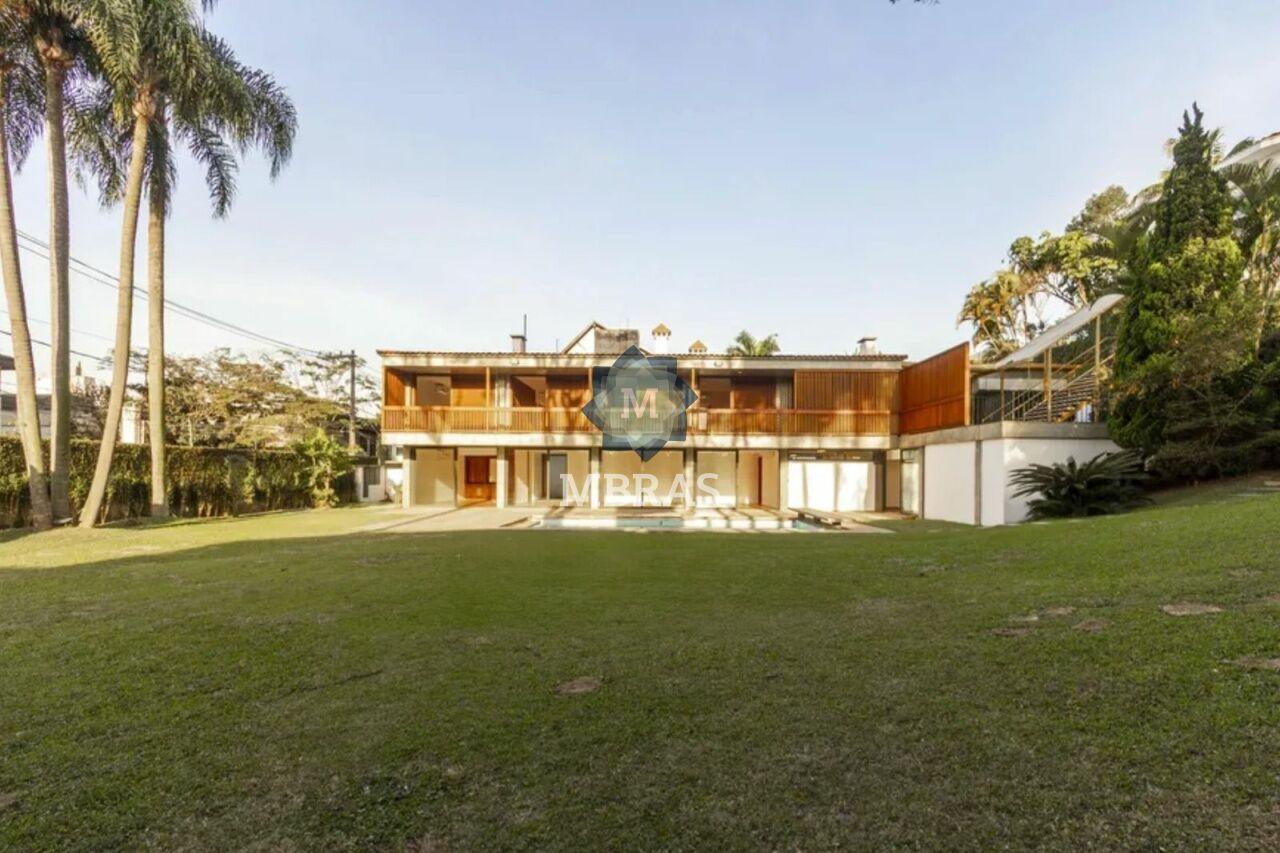 Casa moderna e ensolarada, com assinatura do renomado arquiteto Eduardo Almeida