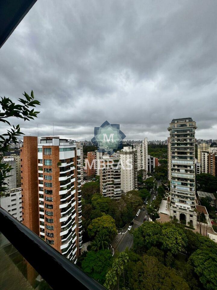 Exclusividade e Vista Privilegiada na Praça Pereira Coutinho