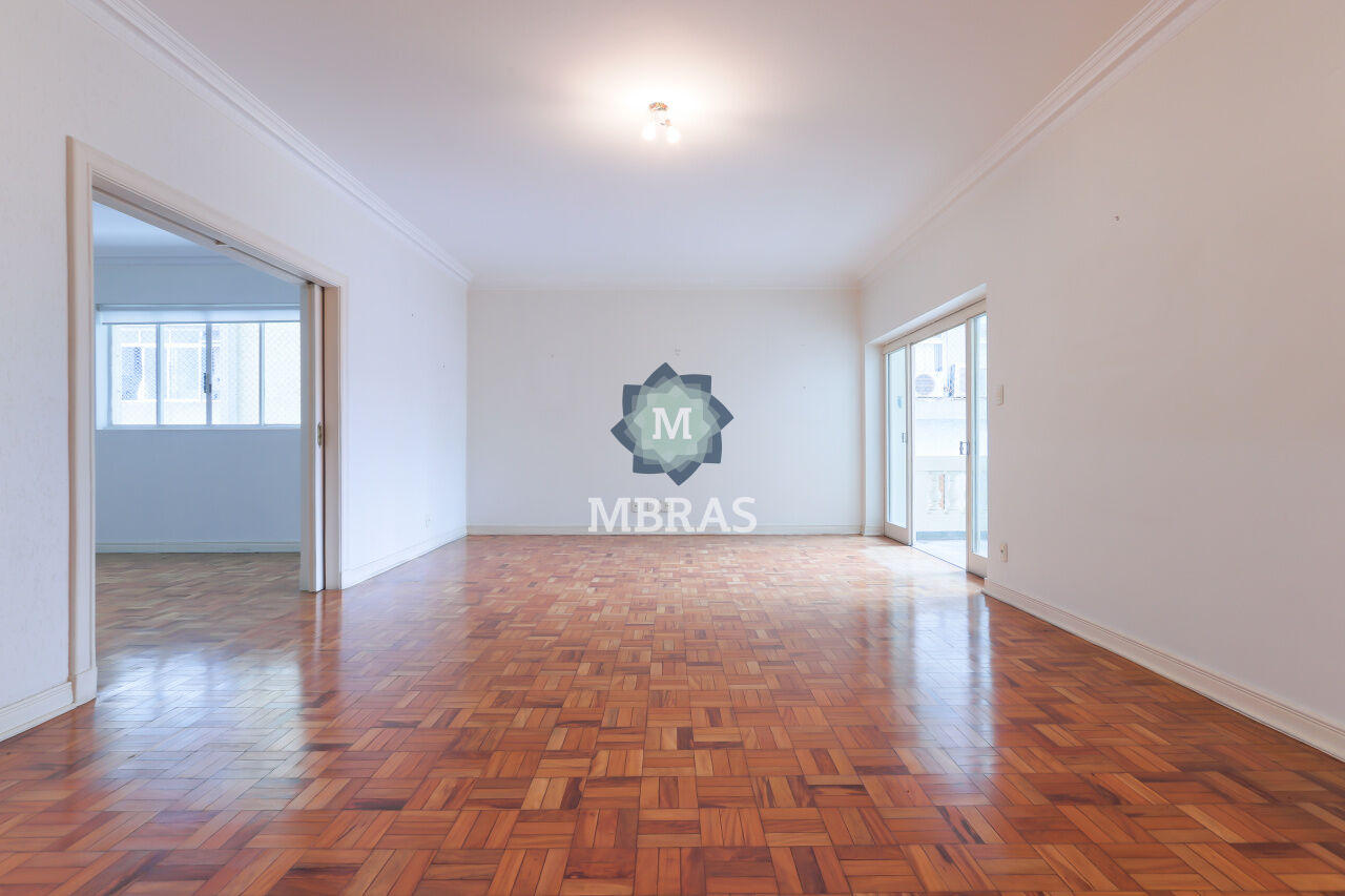 Amplo Apartamento Neoclássico Lindenberg.