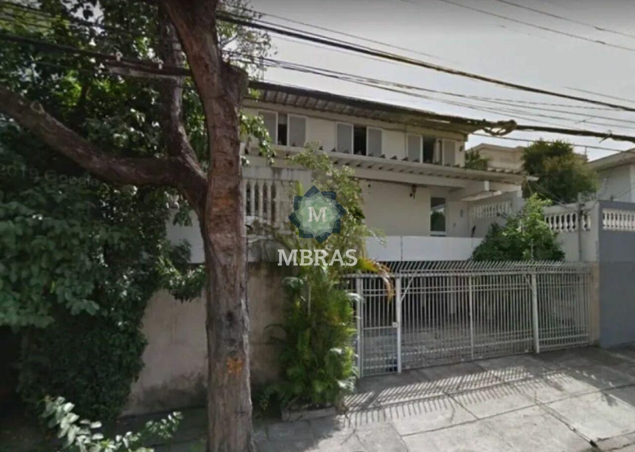 Casa com 4 dormitórios no Jardim