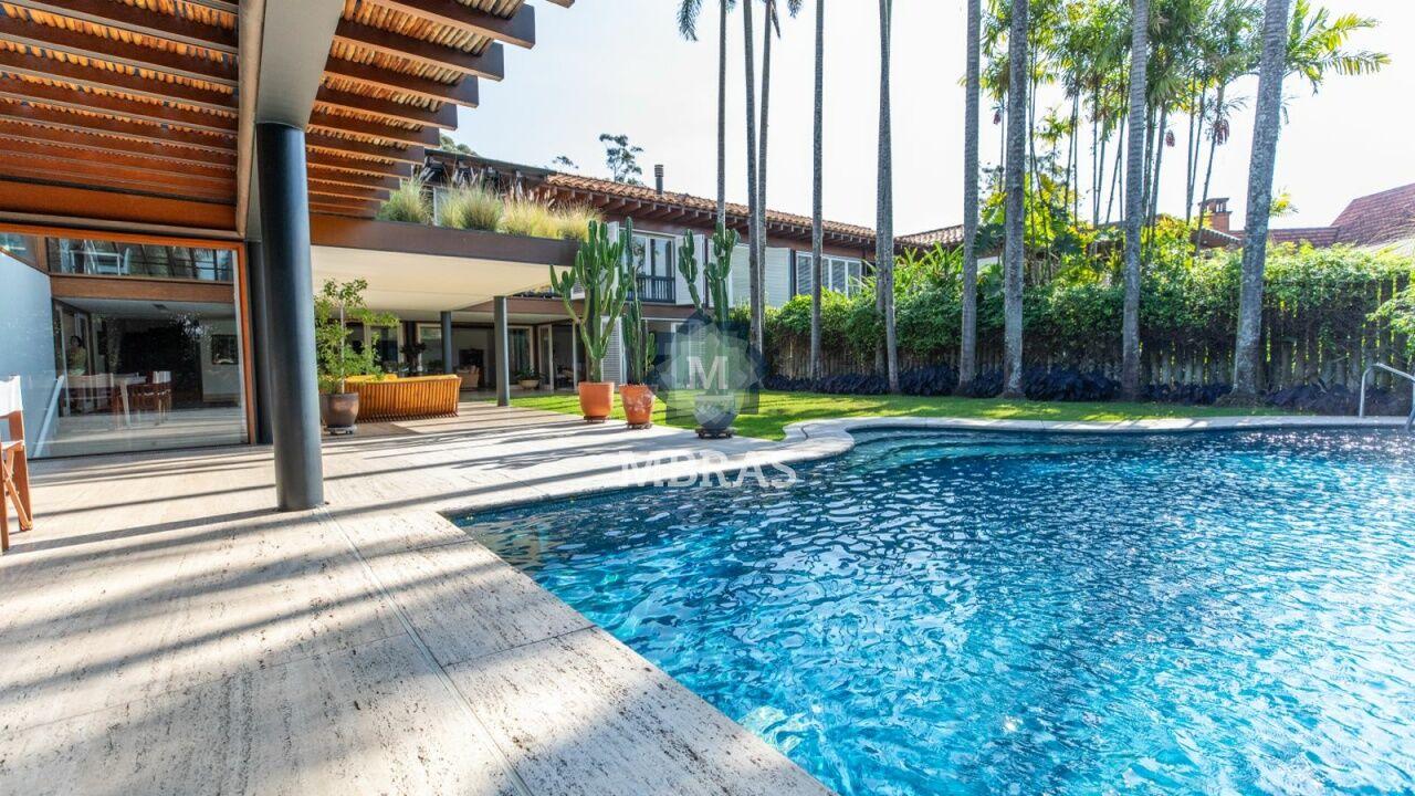 Casa com projeto de Cláudio Bernardes no Cidade Jardim