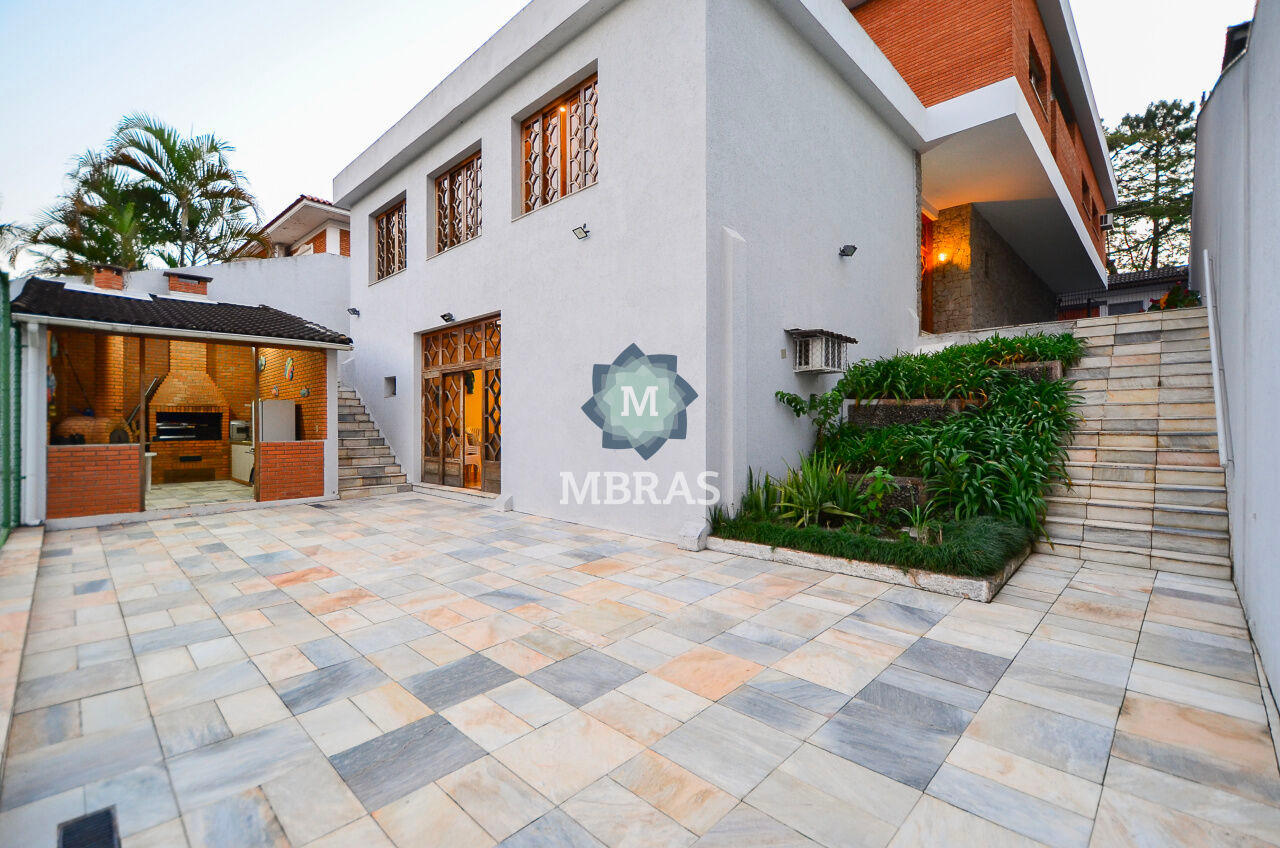 Oportunidade Única! Casa Espaçosa com 430m² de Pura Elegância no Alto da Boa Vista