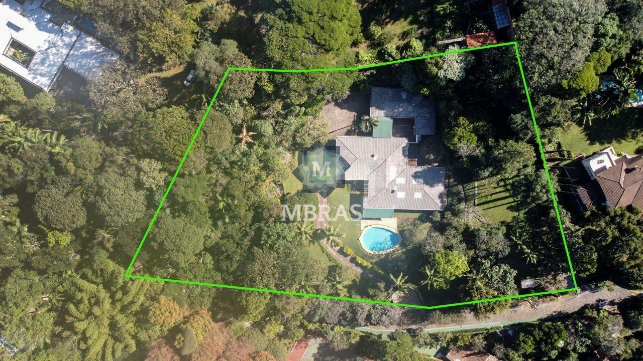 Casa Térrea Exclusiva com 4 Suítes, Piscina e 6.000 m² de Natureza Privativa