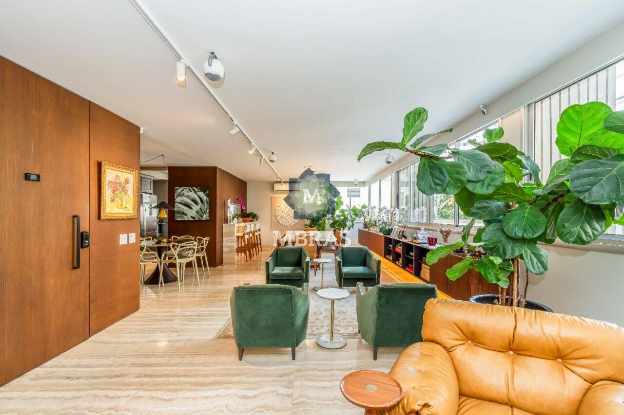- Belíssimo apartamento reformado nos Jardins.