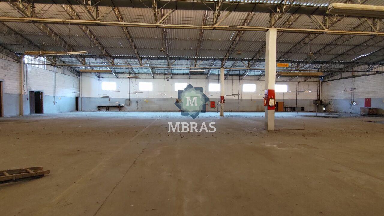 Excelente galpão com edifícios administrativos