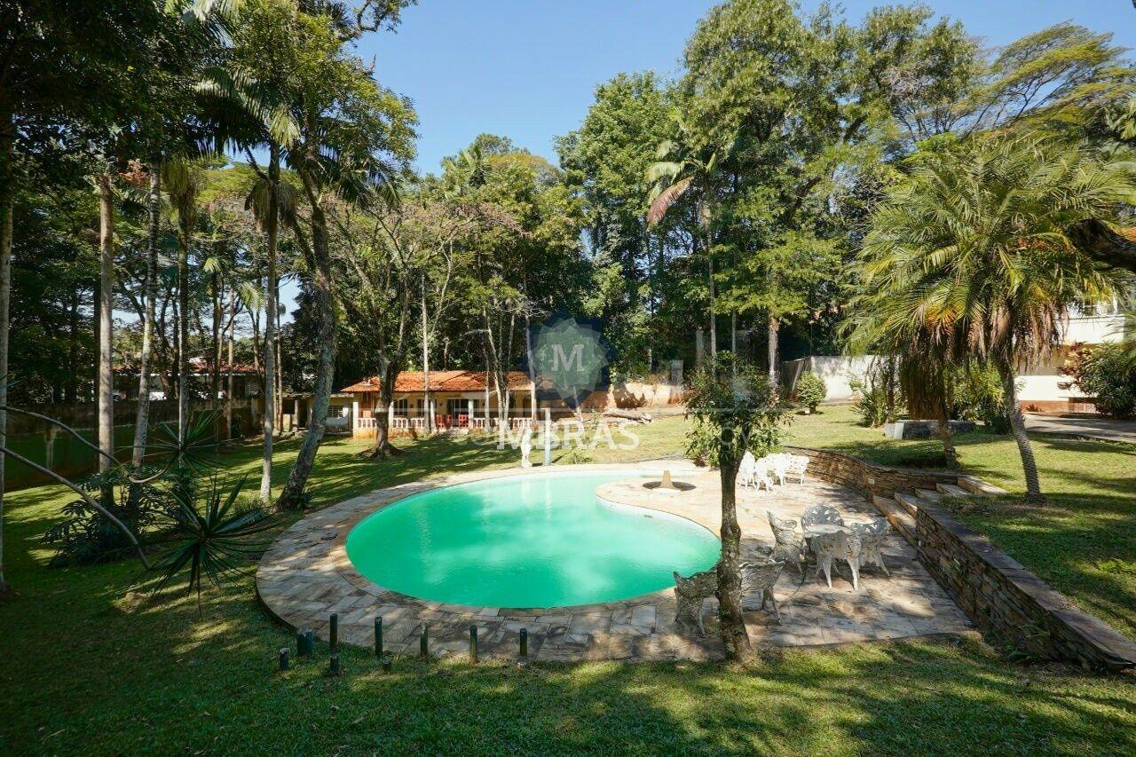 Residência Única e Integração Absoluta com a Natureza