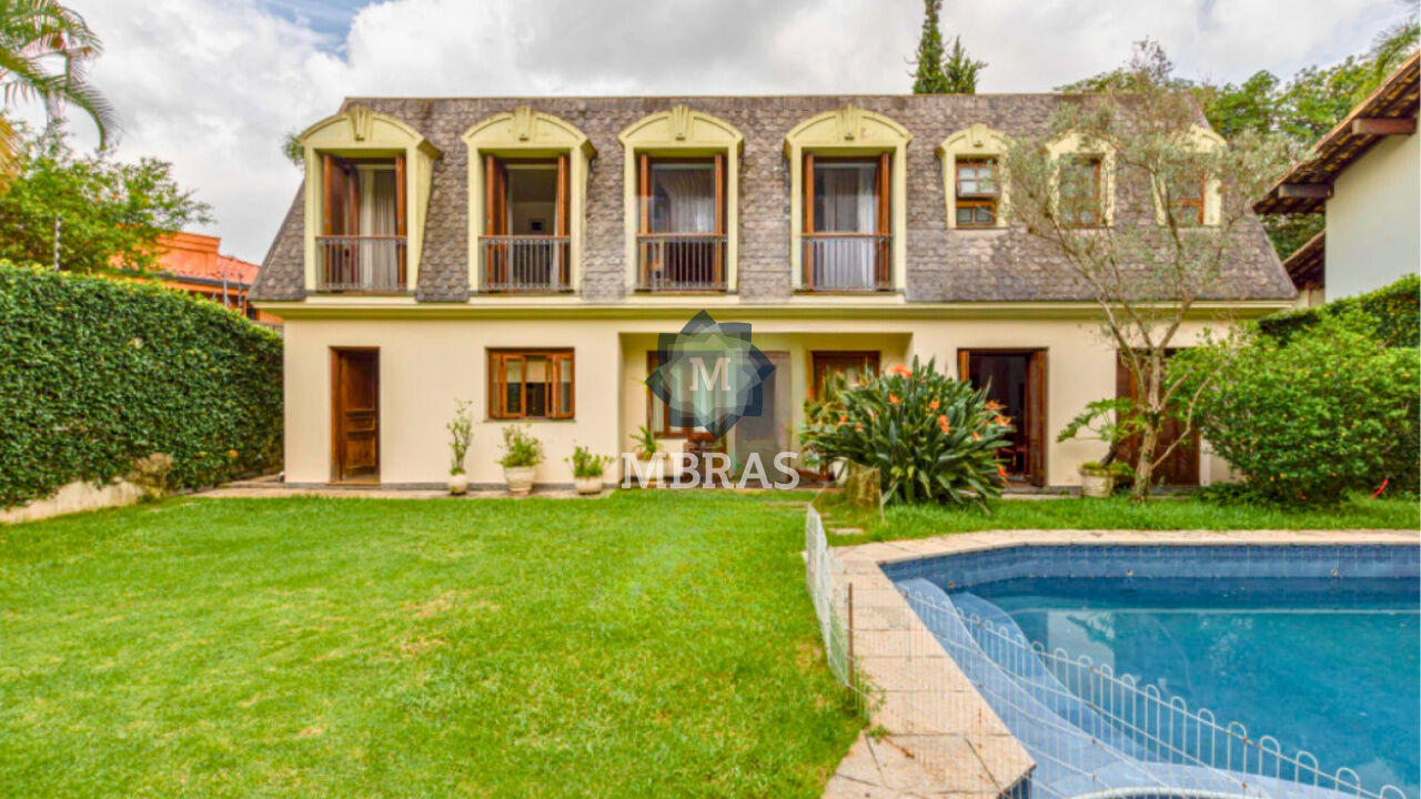 Casa Exclusiva no Jardim Guedala com Vista para Praça, Piscina e Quadra de Squash