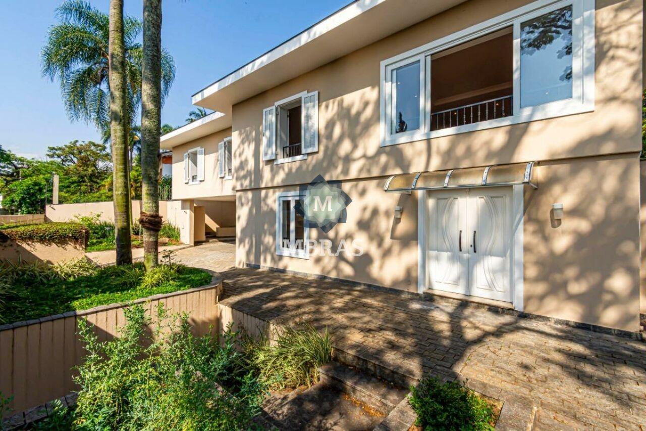 Jardim Guedala | Residência Clássica de Alto Padrão com 470 m², 3 Suítes, Lazer Completo e 6 Vagas e