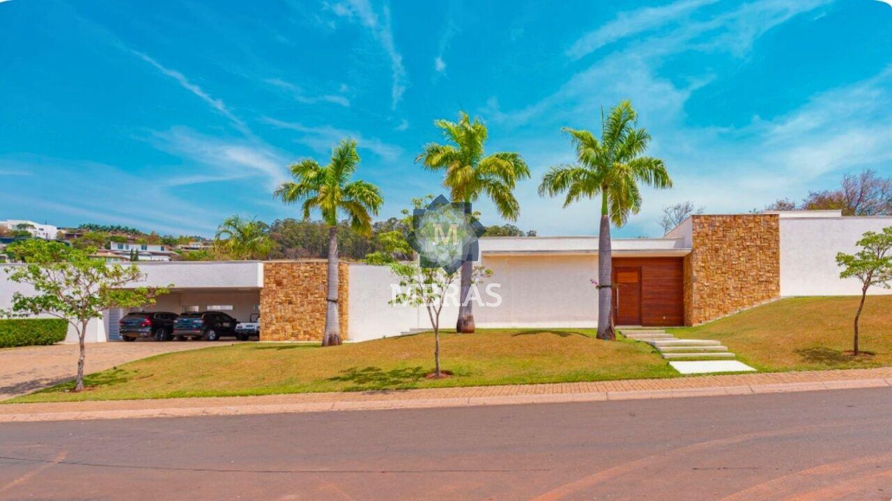Exclusividade e Sofisticação na Fazenda da Grama | 5 Suítes | 3.200m² de Terreno