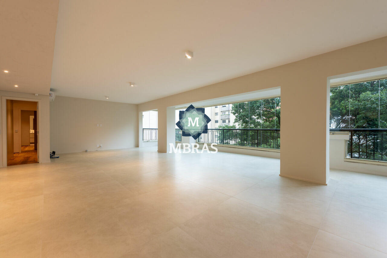 230m²| Moema| 3 suítes | 4 vagas | 1 por andar | academia | piscina aquecida 25m