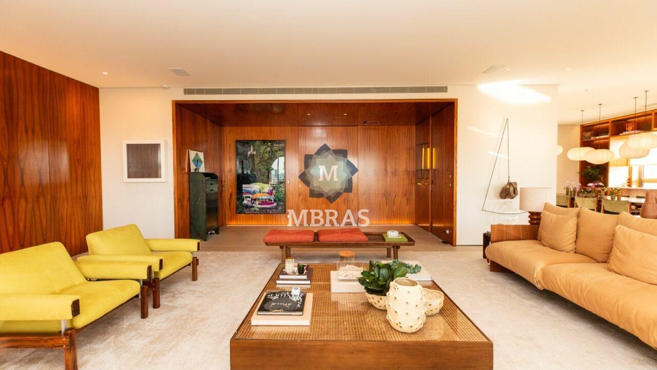 APARTAMENTO DESLUMBRANTE REFORMADO DEBRUÇADO NO CLUBE PINHEIROS