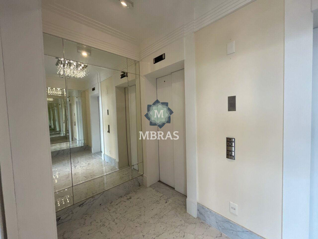 Residência de Alto Padrão em Condomínio Exclusivo em Moema - Sofisticação e Localização Privilegiada