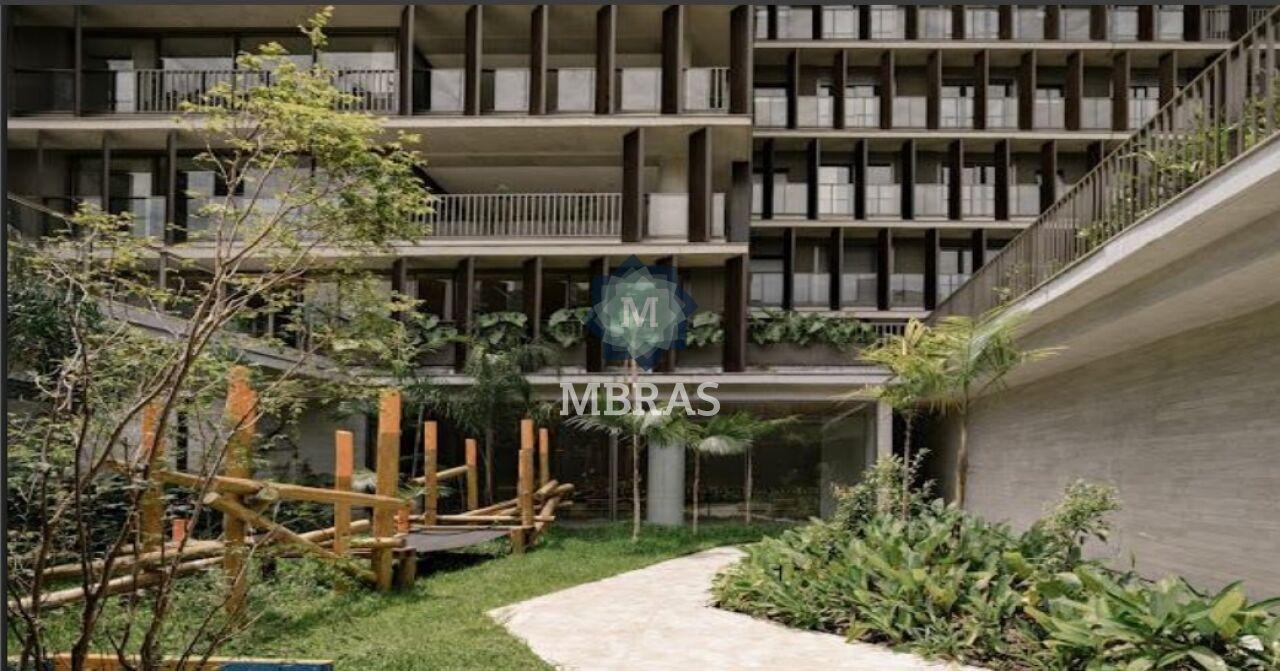 Apartamento Amplo para Personalização Total em Endereço Nobre