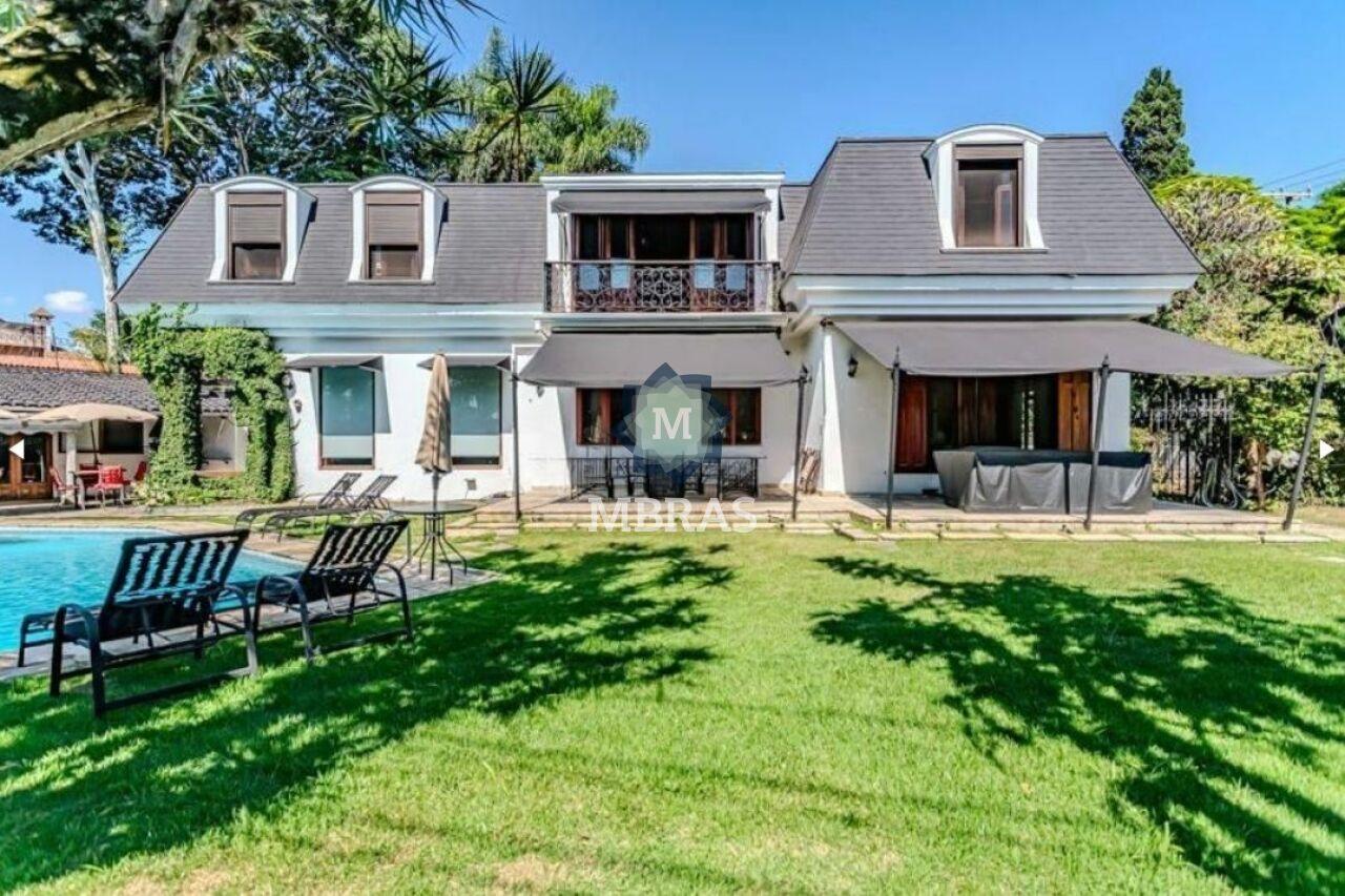 Linda Casa Clássica com 4 suítes