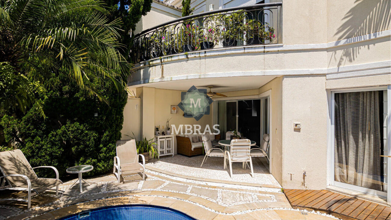 Residência de Alto Padrão com Arquitetura Imponente e Atmosfera Exclusiva