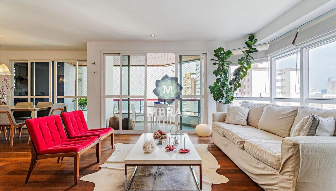 Apartamento Totalmente Reformado no Itaim com Varanda Gourmet e Lareira