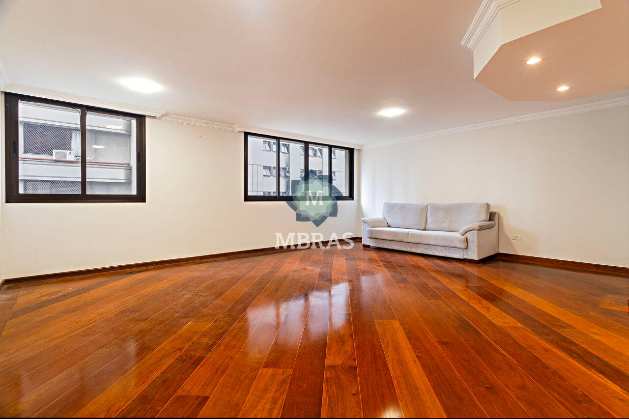 Elegância Atemporal e Exclusividade em um dos Endereços Mais Icônicos da Cidade