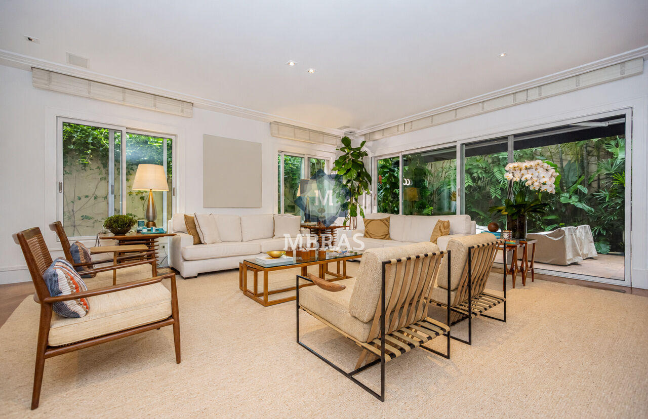 Casa Exclusiva de 634m² em Condomínio Fechado no Jardim Europa