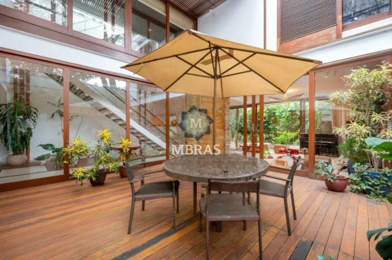 Casa Contemporânea no Jardim Paulista | 388 m² de Arquitetura, Natureza e Exclusividade