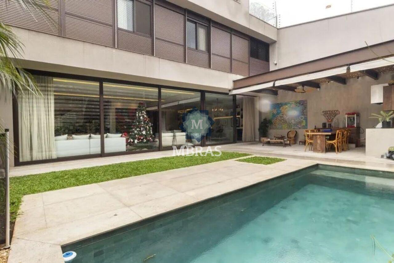 Casa contemporânea de alto padrão a poucos passos do Parque Ibirapuera