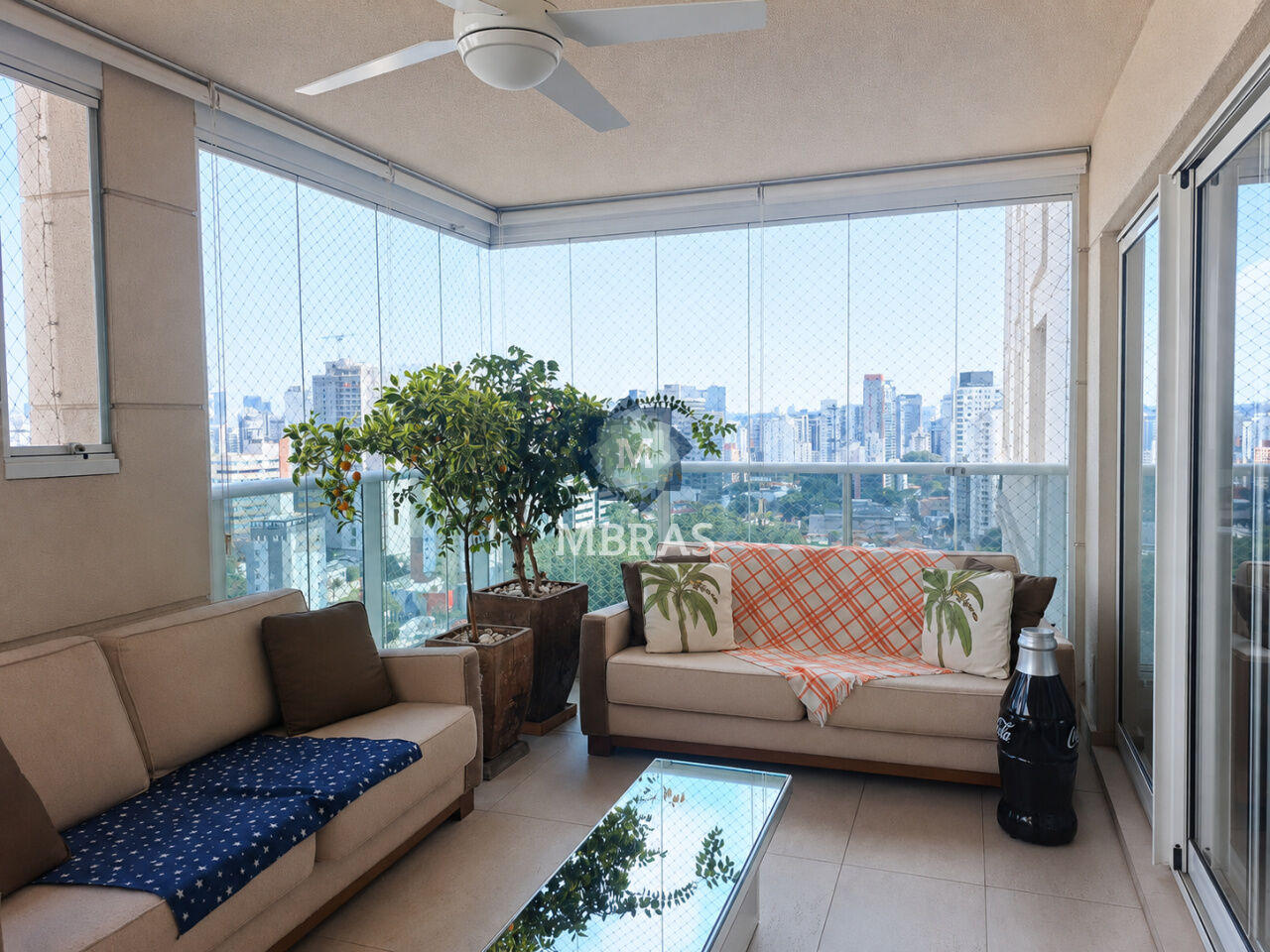 Amplo apartamento com varanda gourmet e vista aberta na Vila Nova Conceição