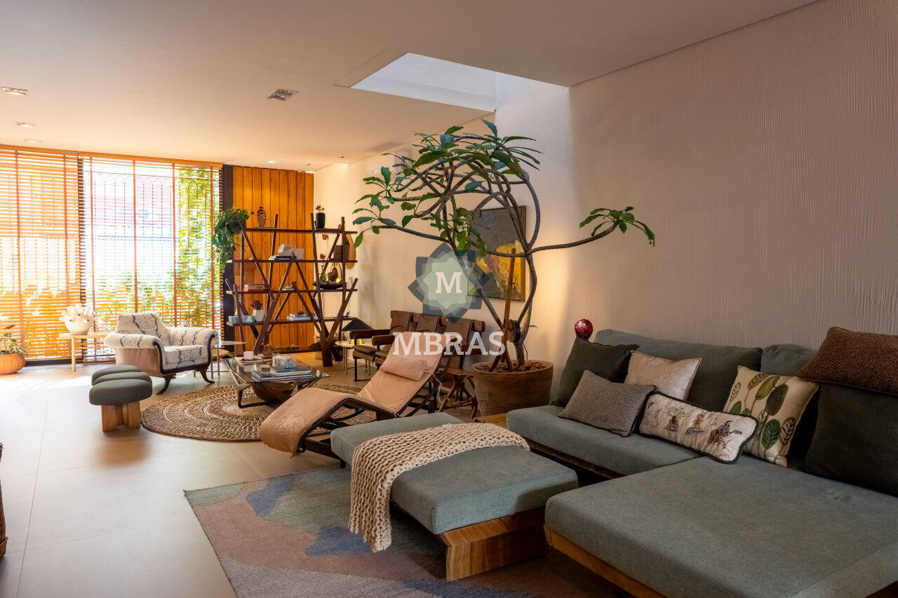 Casa de vila | Itaim| 300m²| 4 suítes | Spa