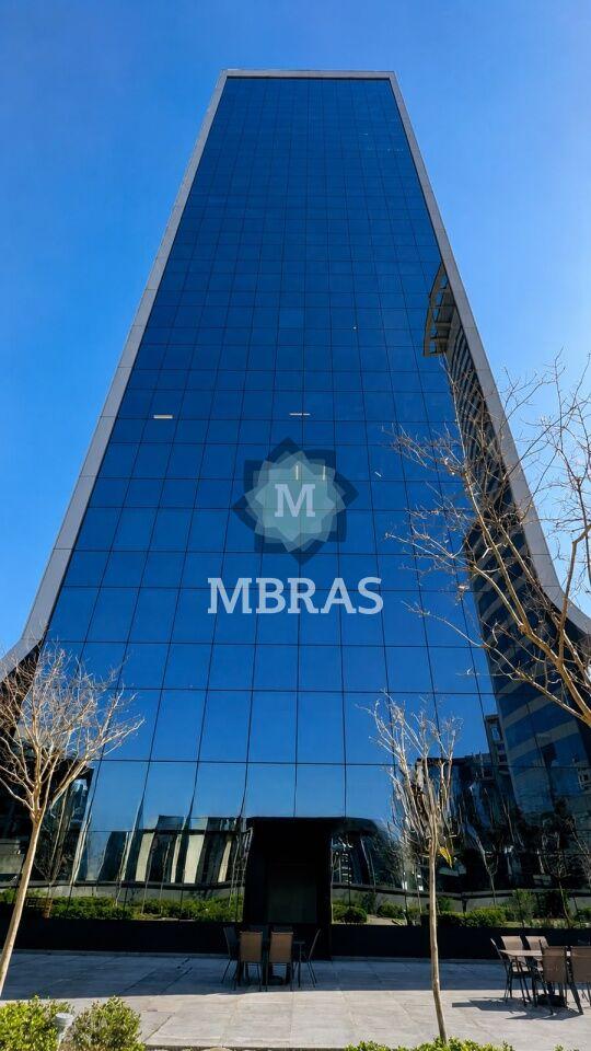 Duplex Corporativo de Alto Padrão com 2.652 m² e Jardim Exclusivo