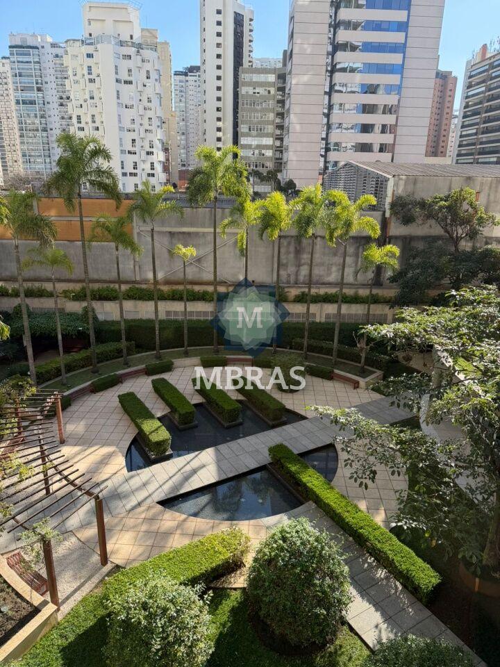 Apartamento com pé-direito duplo e lazer completo na Vila Nova Conceição
