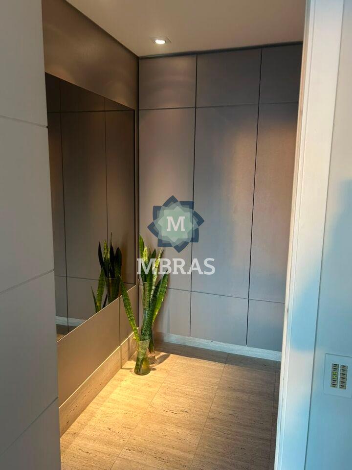 Apartamento em andar alto com varanda e vista aberta na Vila Nova Conceição