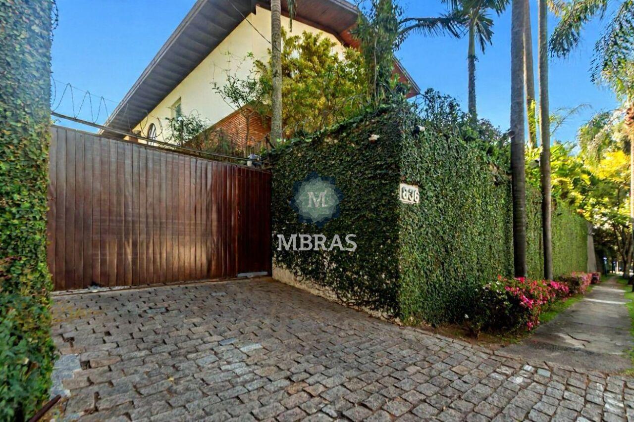 Residência Excepcional no Jardim Guedala | Sofisticação em Cada Ambiente
