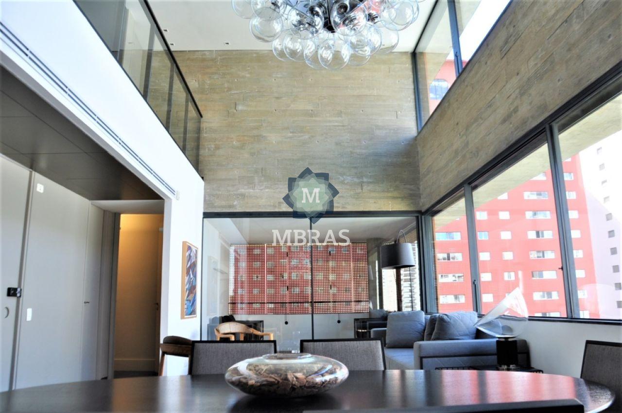 Cobertura Triplex em Edifício moderno na melhor rua do Itaim