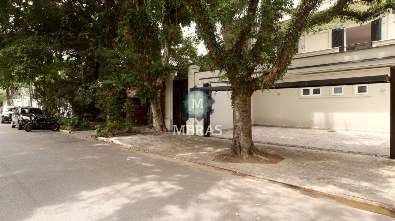 Residência Neoclássica no Jardim Europa, assinada pelo Arquiteto João Armentano (VALOR SOB CONSULTA)