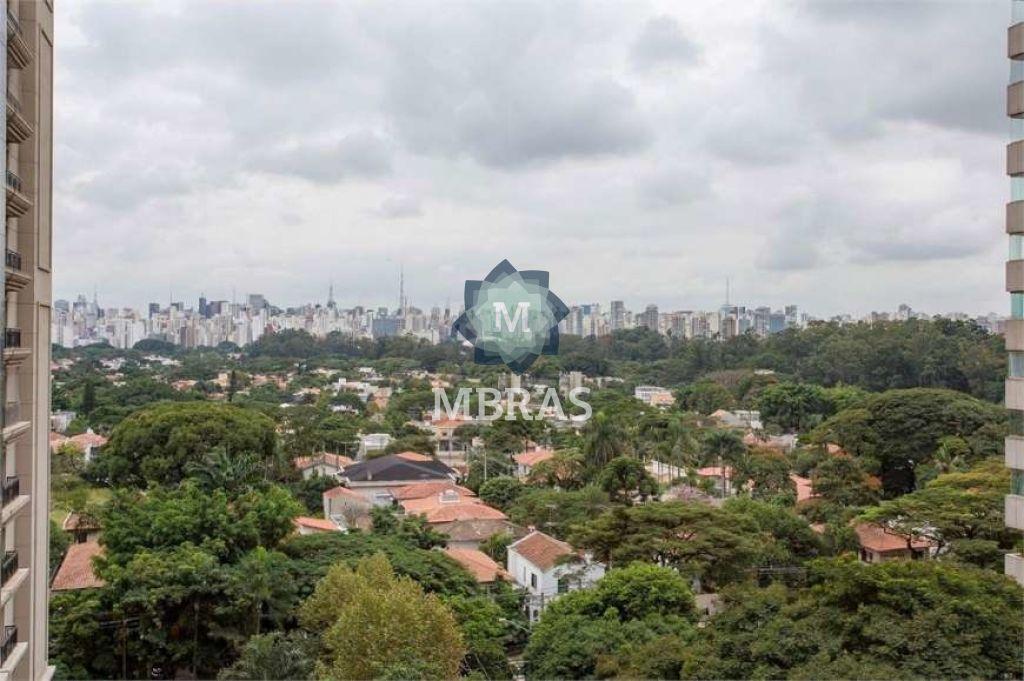 Oportunidade em prédio icônico ao lado da Praça Pereira Coutinho