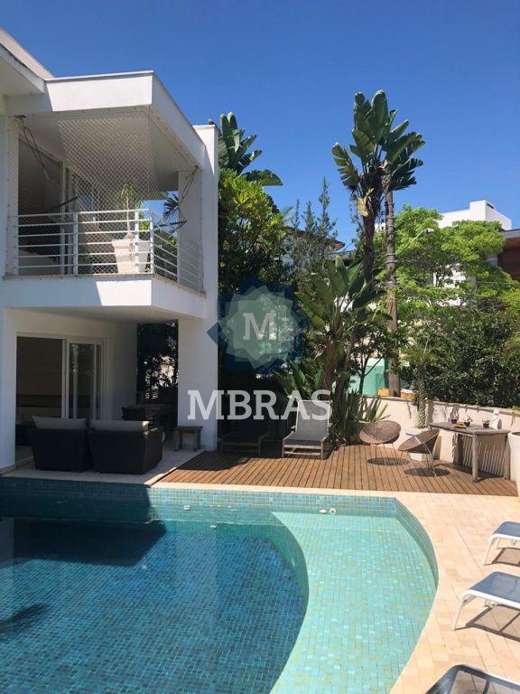 Belissíma Casa Condimínio Fechado