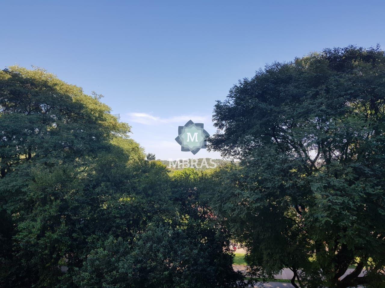 Apartamento debruçado no Parque do Povo