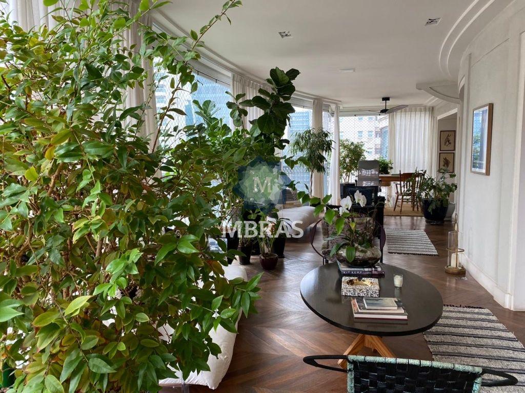 LINDO APARTAMENTO FINAMENTE MOBILIADO EM RUA EXCLUSIVA DO ITAIM