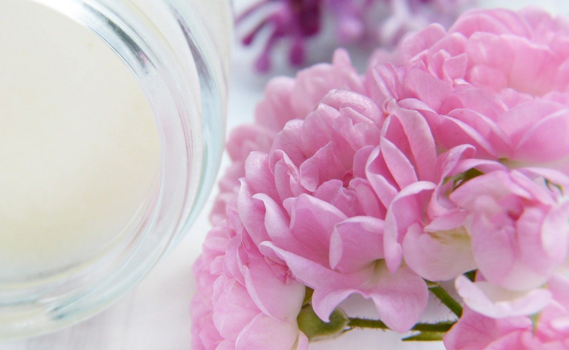 Jar of body lotion with pink flower