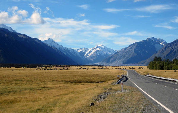 highway in New Zealand mountain region