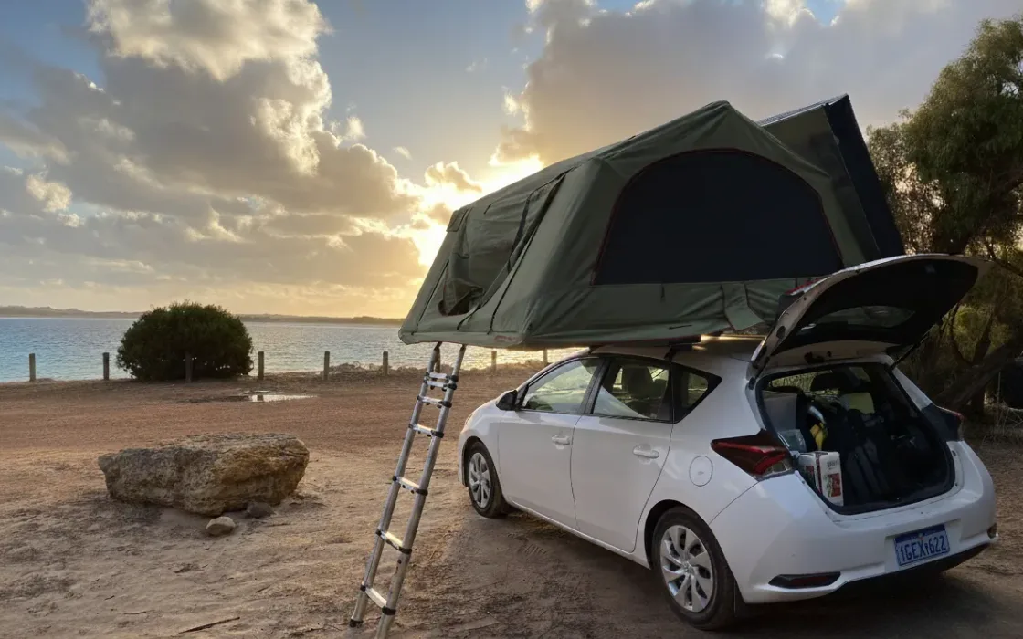 Mini-camper alternative — exterior with rooftop tent