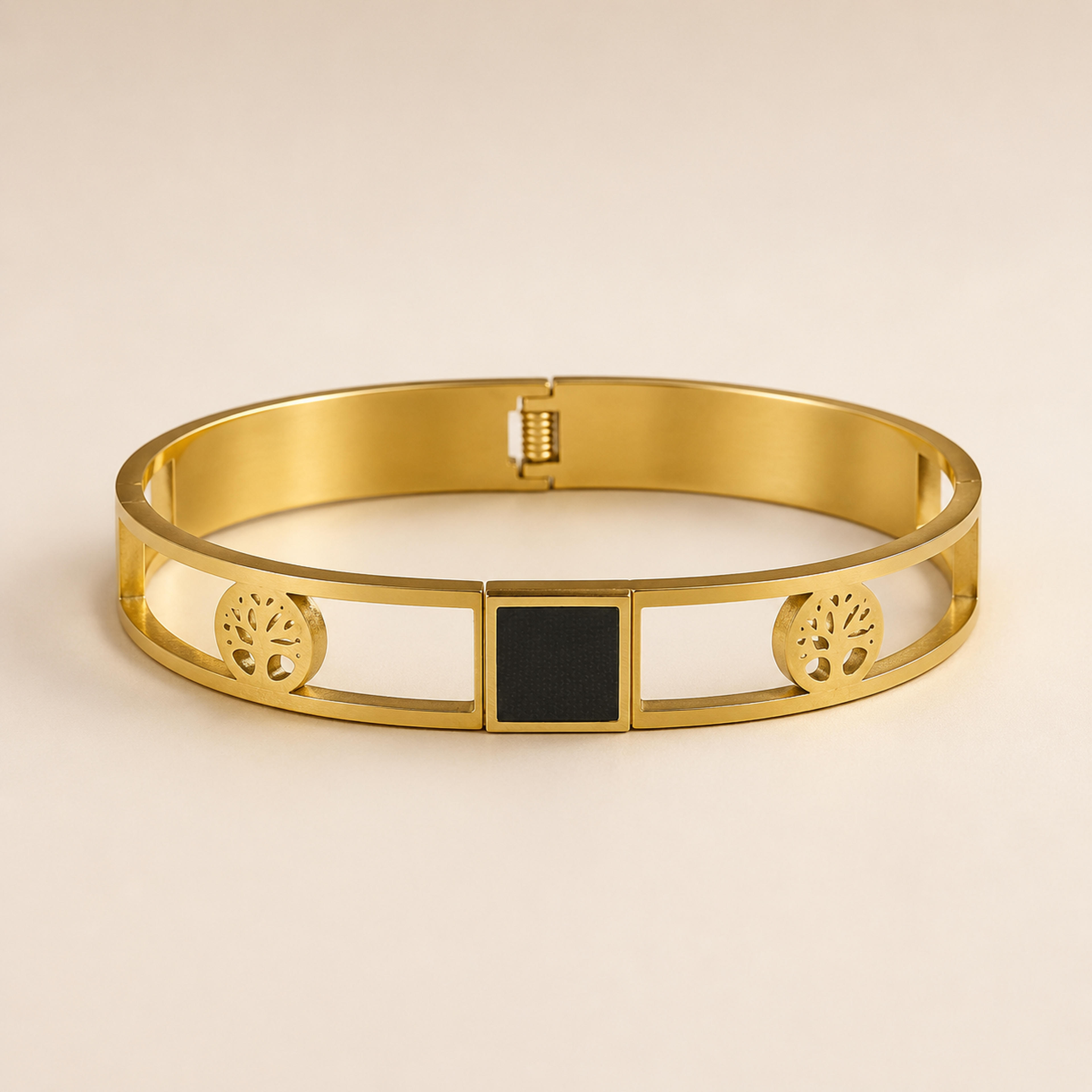 Noir Interlock Heart Hand Cuff