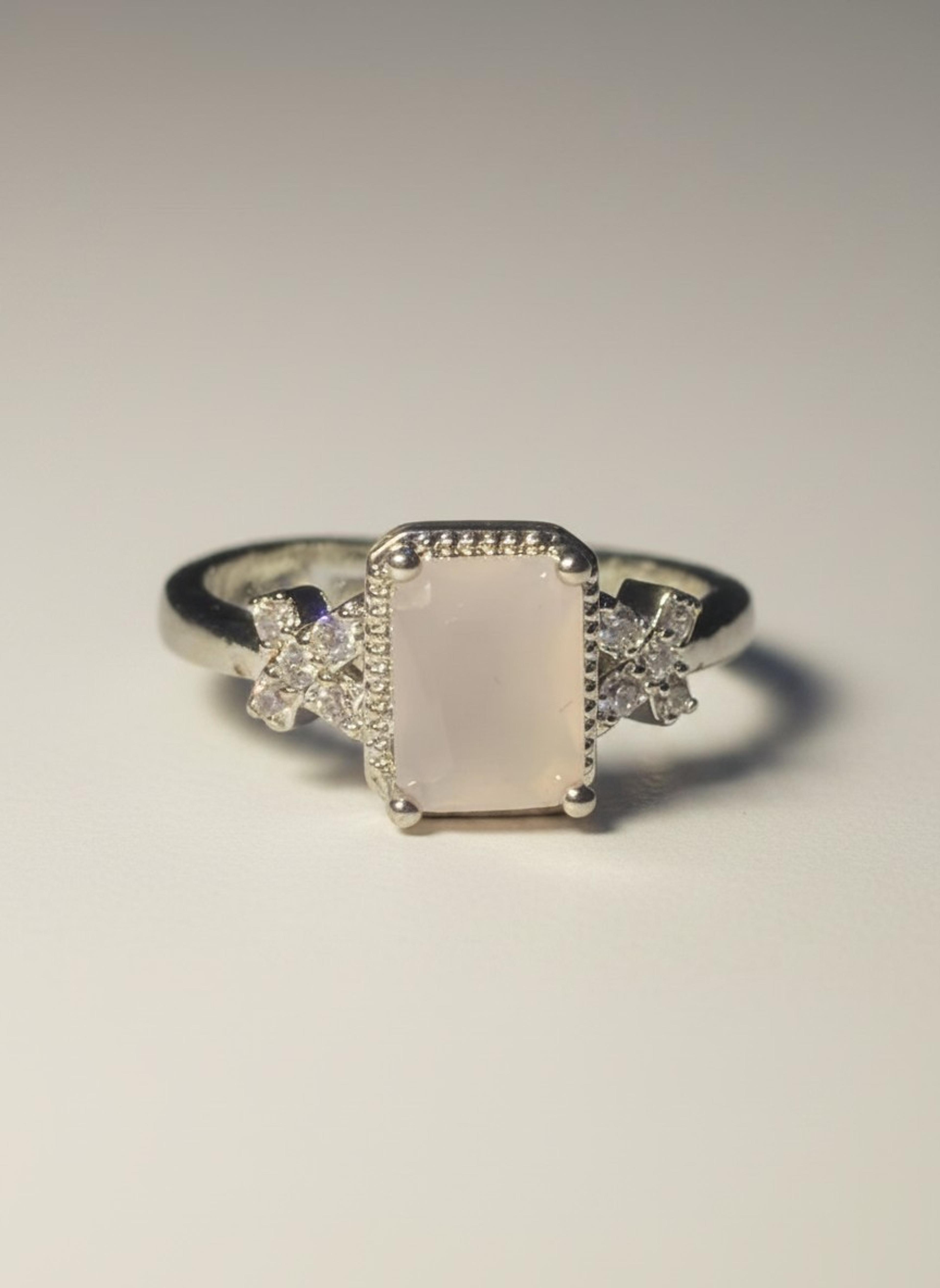 Rose Quartz Rectangle Stone Rings 