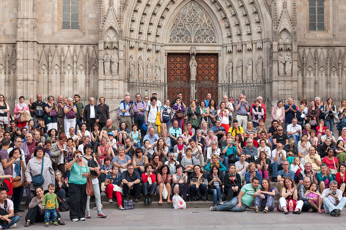 Cathedral Barcelona Crowd By Professional Photographer Yannick Dixon