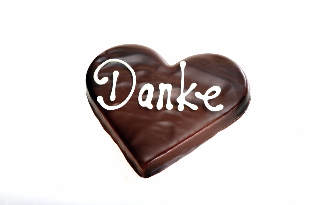 Marzipan-Herz mit Schokoladenüberzug "Danke"