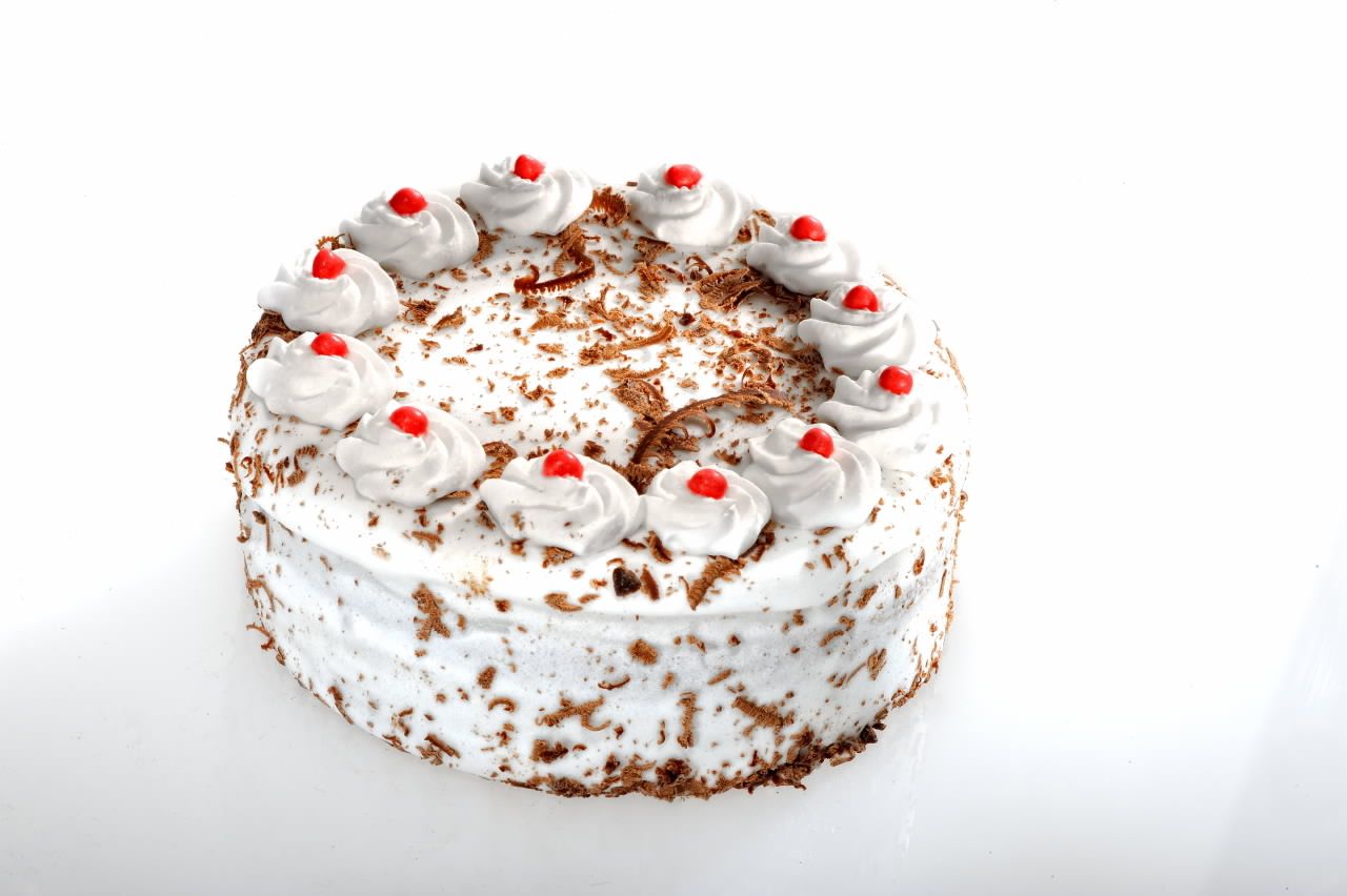 Marzipan-Schwarzwälder Kirschtörtchen