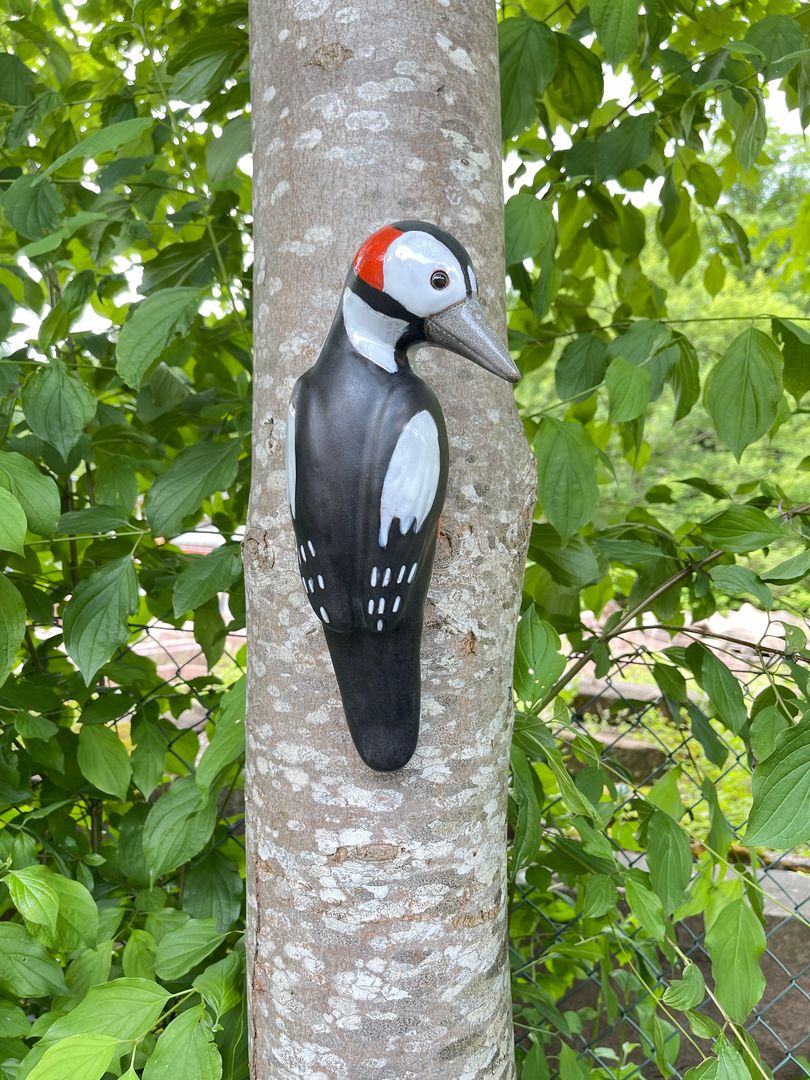 Buntspecht nach unten schauend aus Keramik, Frostsicher, Unikat, Handarbeit, Gartendeko, Hochwertig
