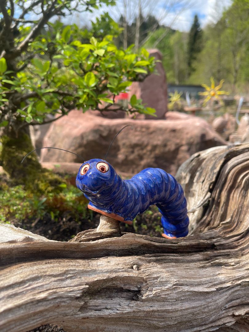 Raupe aus Keramik in blau, Frostsicher, Unikat, Handarbeit, Gartendeko, Hochwertig
