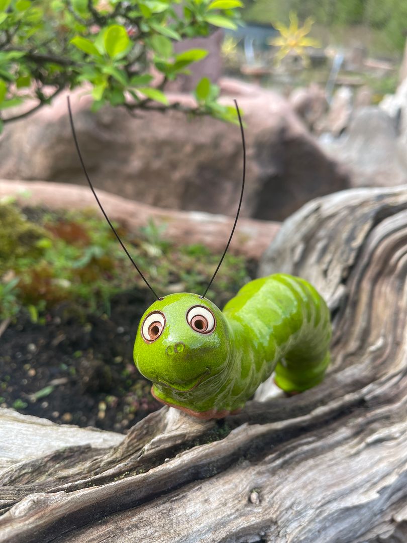 Raupe aus Keramik in grün, Frostsicher, Unikat, Handarbeit, Gartendeko, Hochwertig