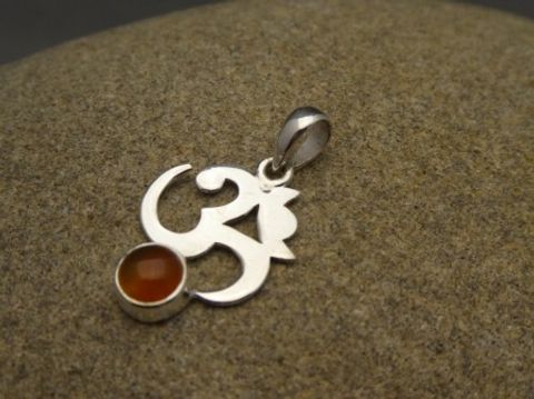 OM / Karneol - Anhänger / 925'er Silber